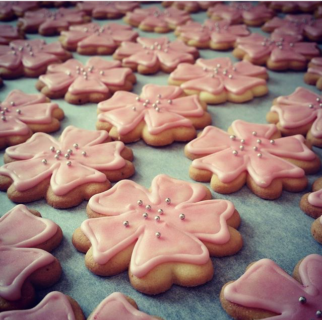 pink-flower-cookies